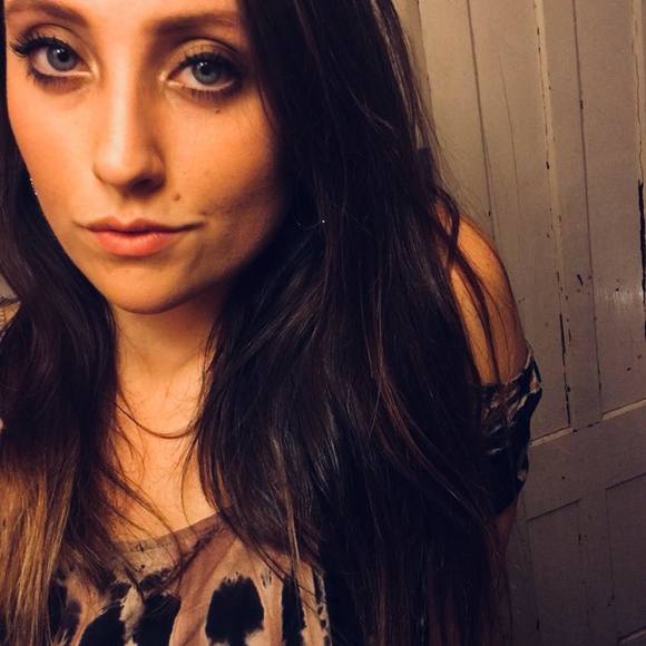 Meet your Posher, Ally - Picture 1 of 1